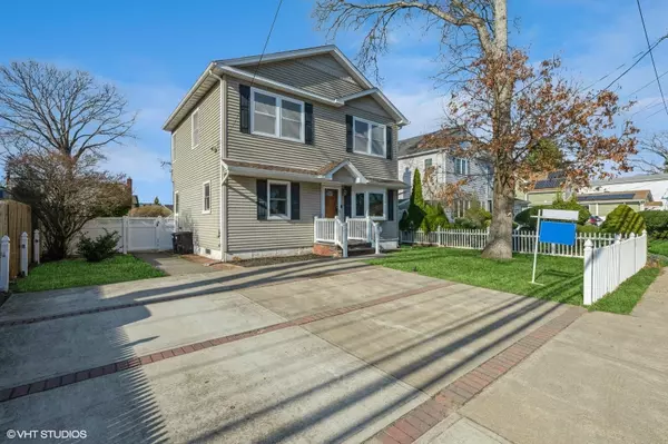 733 Albin AVE, West Babylon, NY 11704