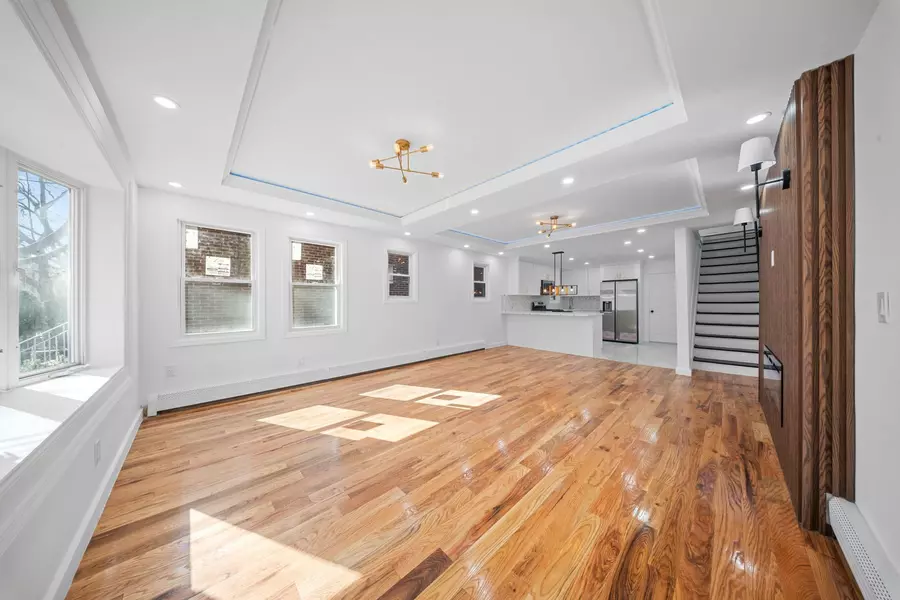 109-12 202 st, Hollis, NY 11412