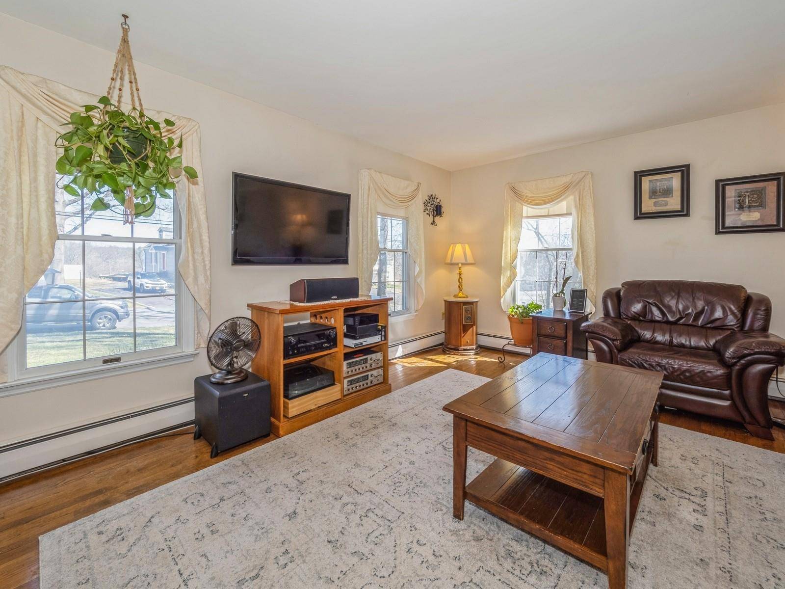 Poughkeepsie, NY 12603,46 Hagan DR