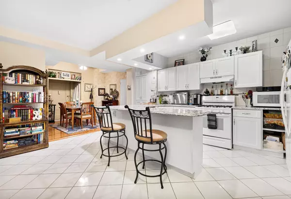 Forest Hills, NY 11375,104-20 68 DR #AA01
