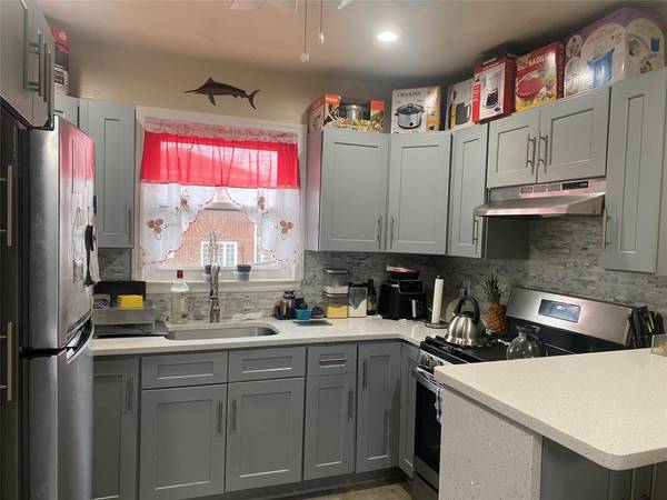 East Elmhurst, NY 11369,10660 Ditmars BLVD