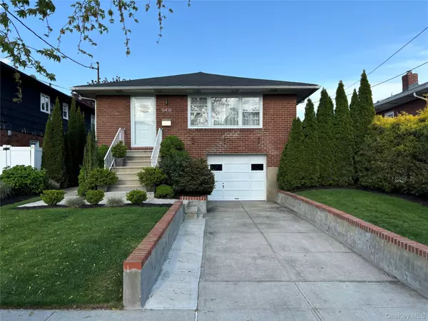 Howard Beach, NY 11414,164-33 97th ST