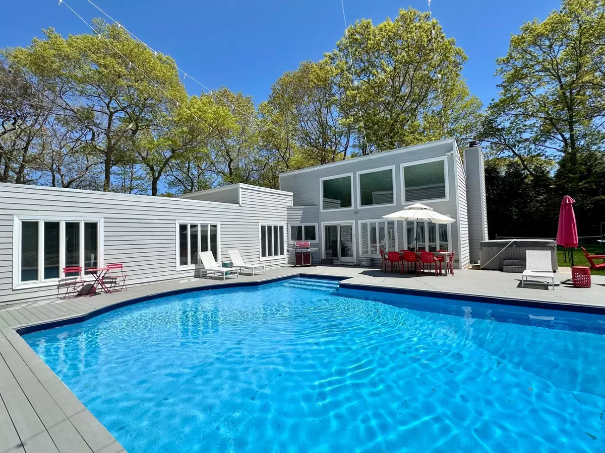 Quogue, NY 11959,5 Lakewood LN