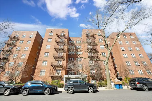 Flushing, NY 11367,66-10 149th ST #6J