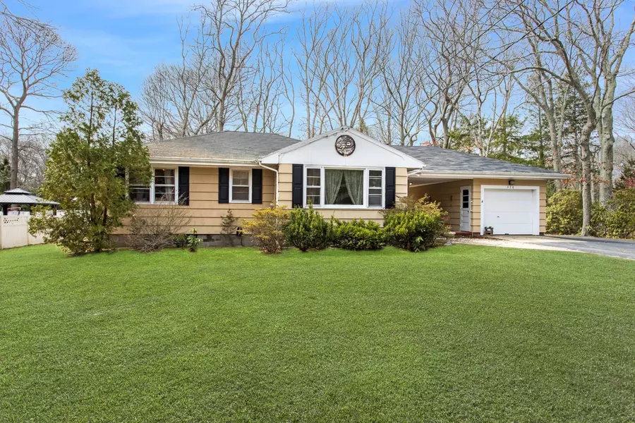 570 N North Bayview RD, Southold, NY 11971