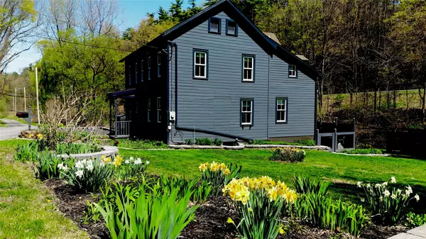 Rosendale, NY 12401,25 Birmingham LN