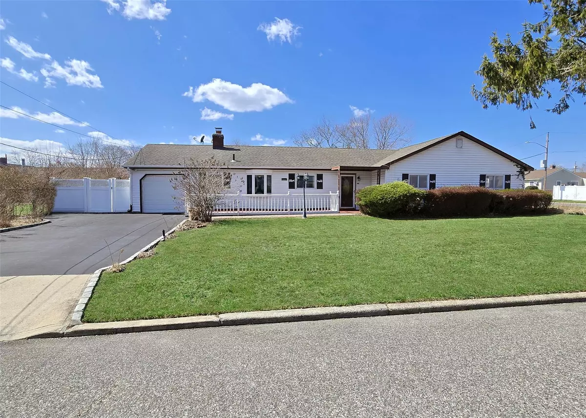 South Setauket, NY 11720,48 Bellwood AVE