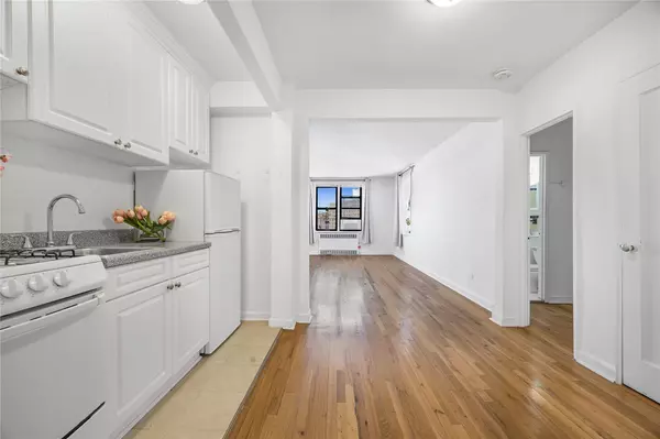 Rego Park, NY 11374,99-63 66 AVE #F7