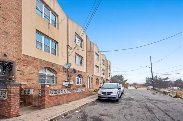 124 Beach 27th ST, Far Rockaway, NY 11691