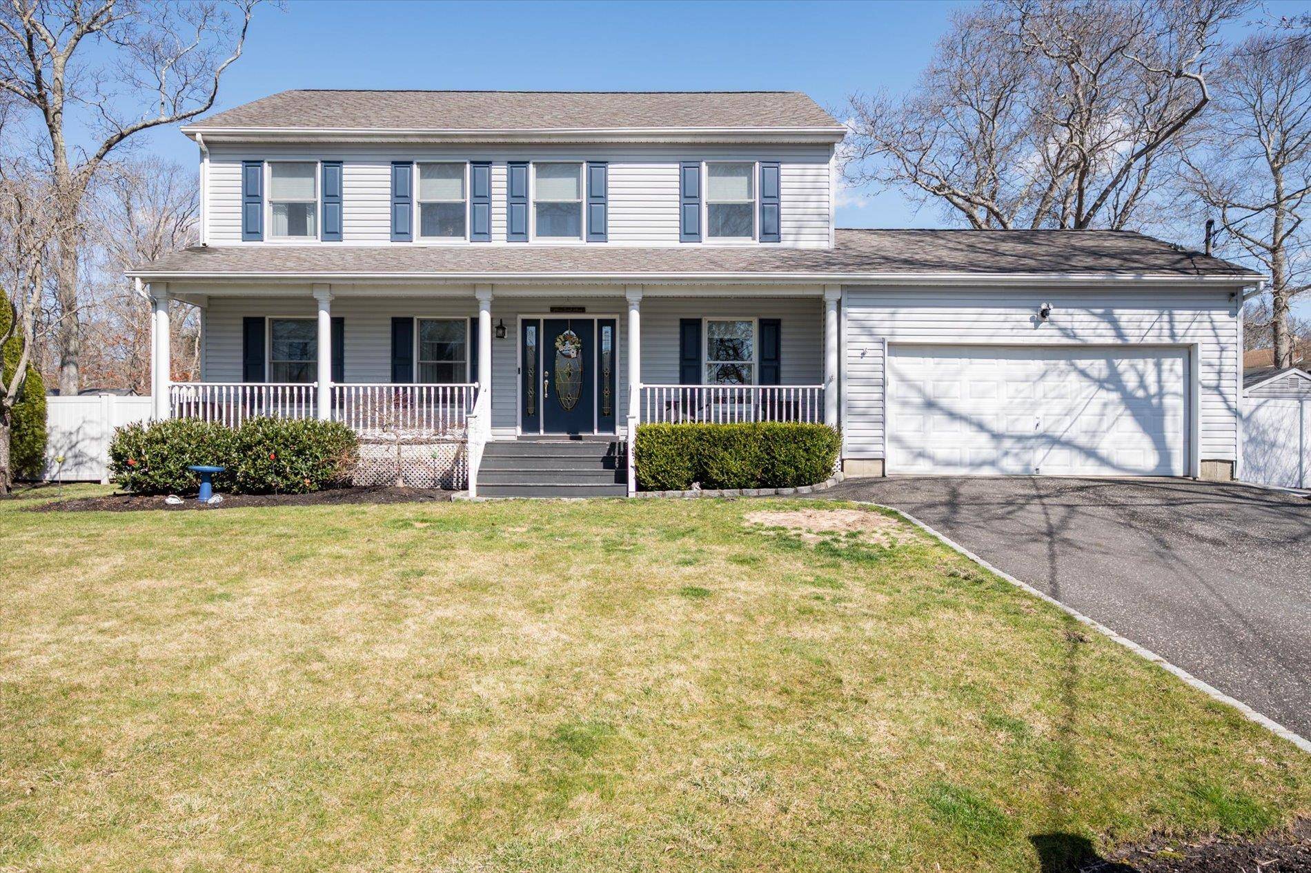 37 Wills AVE,  Mastic,  NY 11950