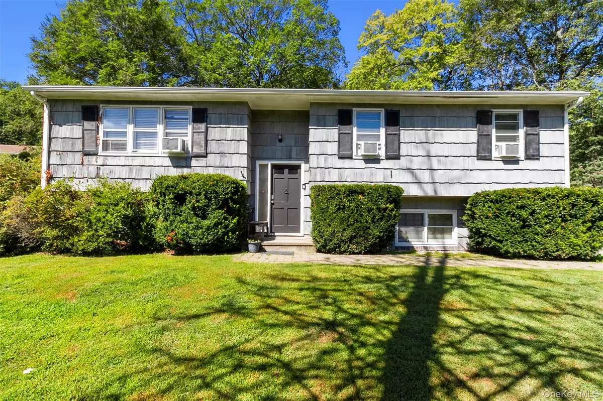 Mahopac, NY 10541,137 Dahlia DR