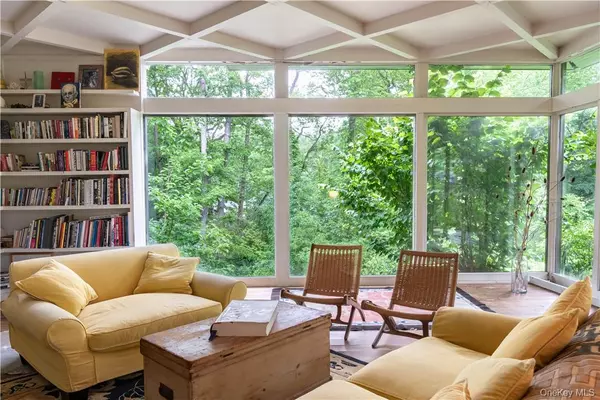 Palisades, NY 10964,21 Woods RD