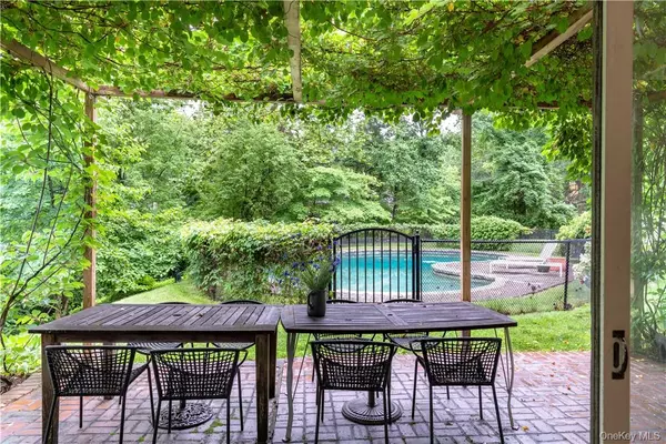 Palisades, NY 10964,21 Woods RD