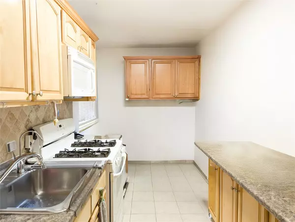 Oakland Gardens, NY 11364,75-50 Bell BLVD #1G