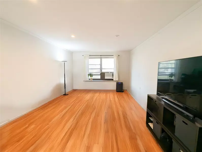 75-50 Bell BLVD #1G, Oakland Gardens, NY 11364