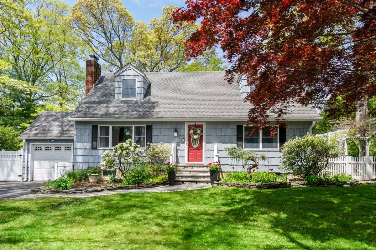 Centerport, NY 11721,7 Mayflower CT