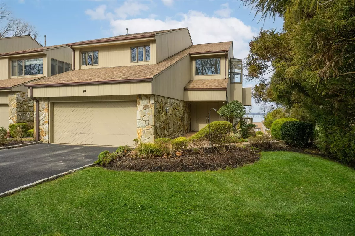 Glen Cove, NY 11542,10 Windward RD