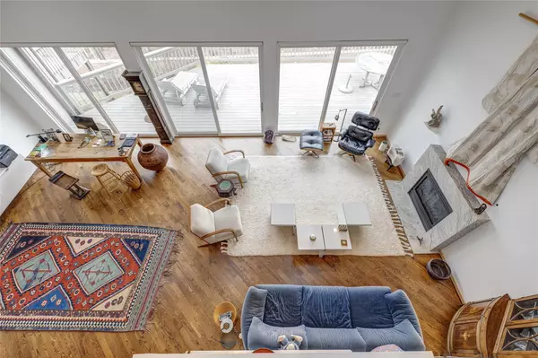 Glen Cove, NY 11542,10 Windward RD