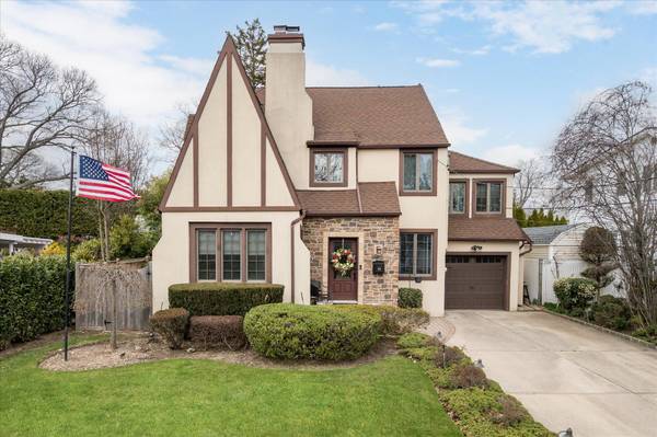 596 Patten AVE, Oceanside, NY 11572