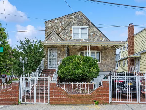 207 Beach 13th ST, Far Rockaway, NY 11691
