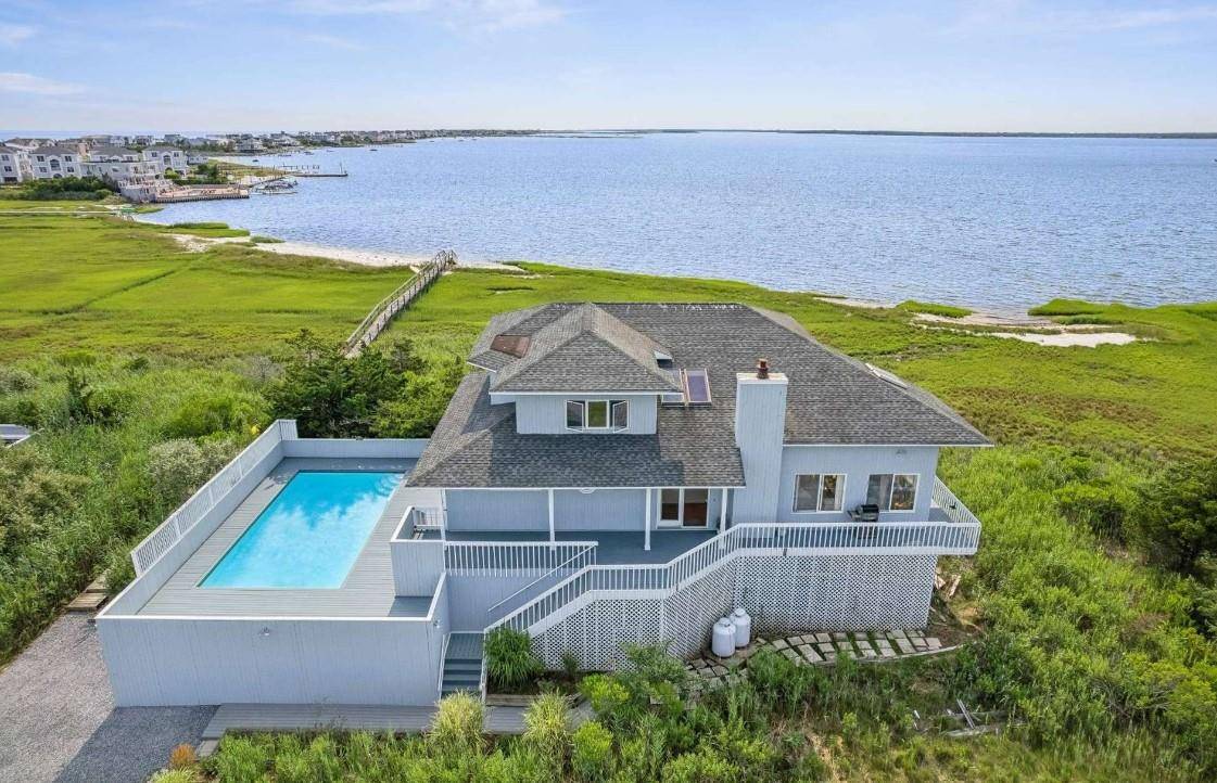 552 Dune RD, Westhampton, NY 11977