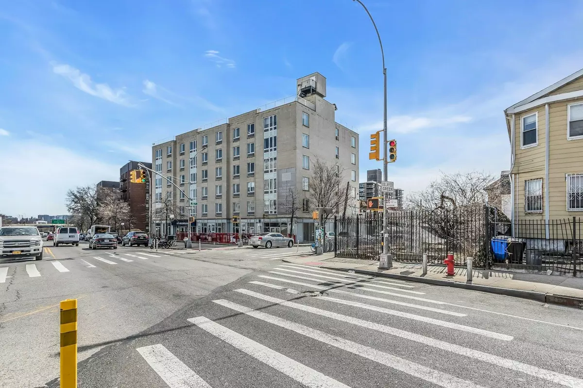 Corona, NY 11368,112-02 Northern BLVD #6G