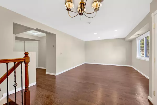 Coram, NY 11727,38 Point Circle South #Upper