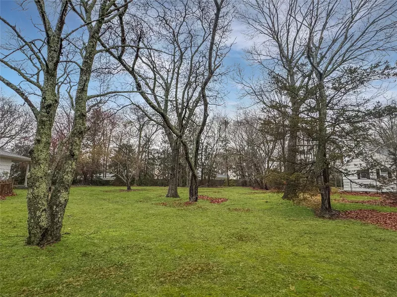 1014 Peconic Bay BLVD, Jamesport, NY 11947