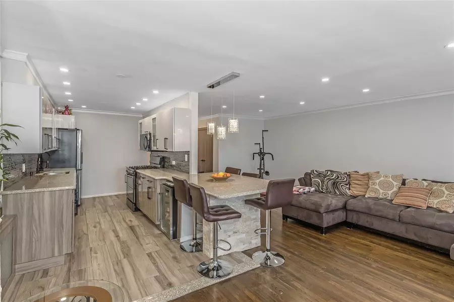 212-30 23rd AVE #4K, Bayside, NY 11360