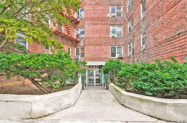 42-25 80th ST #1F, Elmhurst, NY 11373
