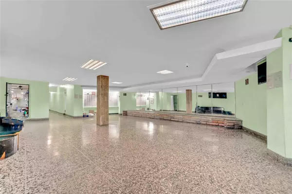 Elmhurst, NY 11373,42-25 80th ST #1F