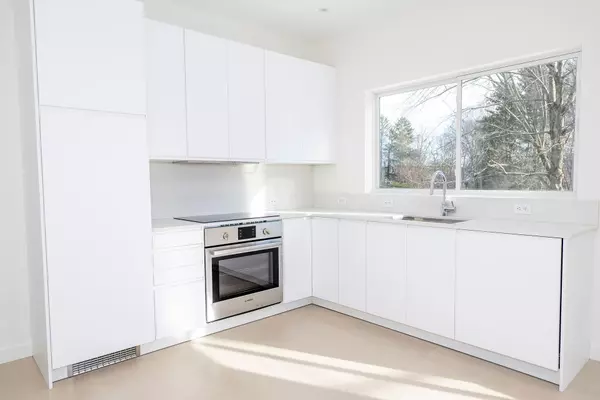 Millbrook, NY 12545,92 Maple AVE