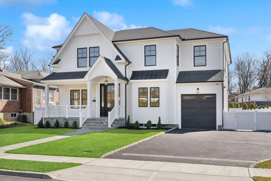 72 Gilmar LN, Roslyn Heights, NY 11577