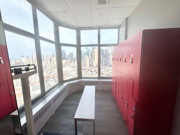 New York (manhattan), NY 10036,500 West 43 ST #21E