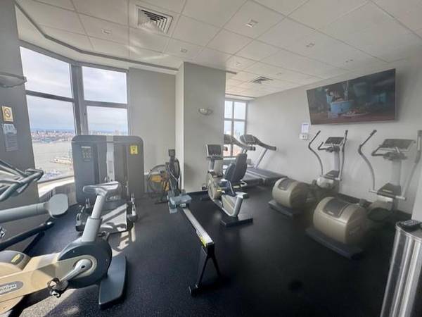 New York (manhattan), NY 10036,500 West 43 ST #21E