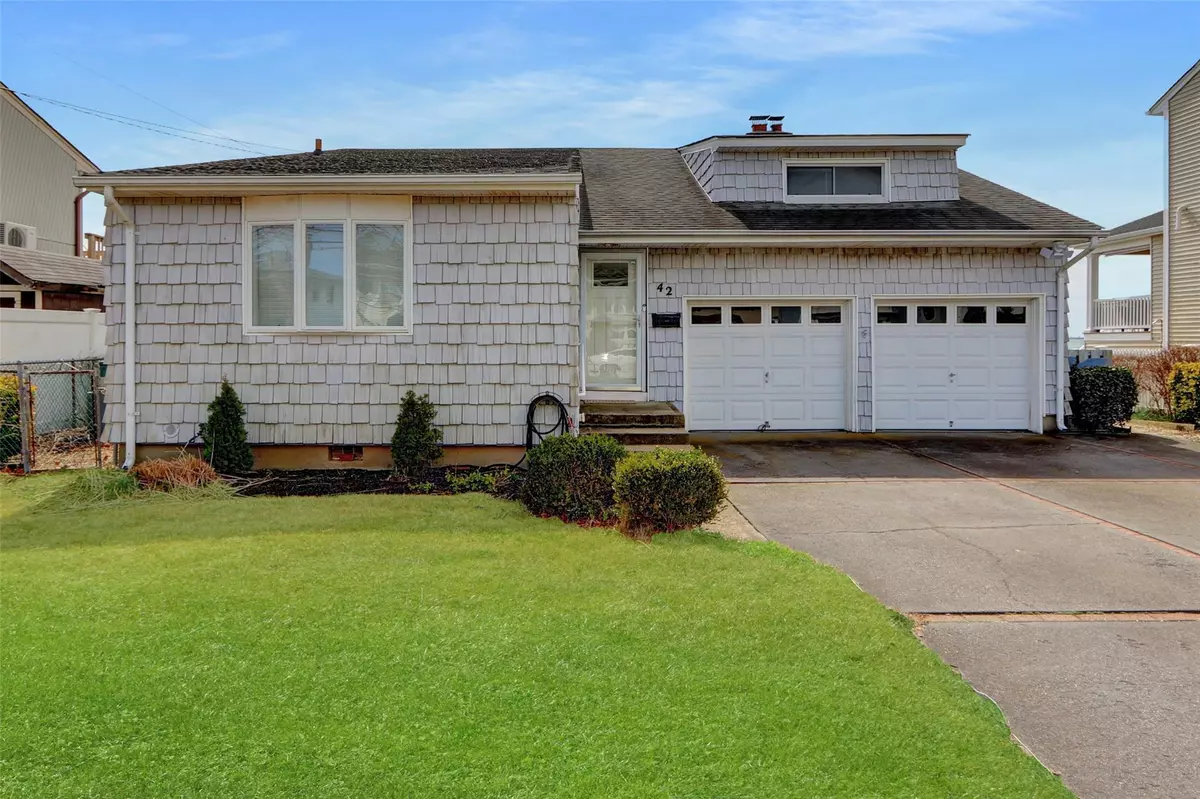 Massapequa, NY 11758,42 Florence AVE