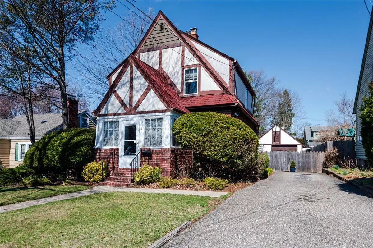 Huntington Station, NY 11746,11 W 14th ST