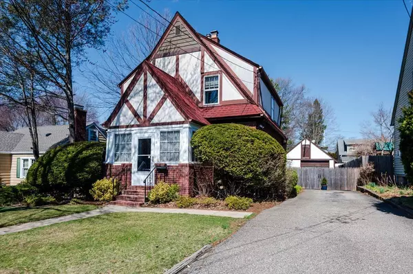 11 W 14th ST, Huntington Station, NY 11746