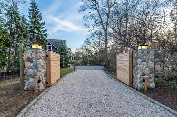 3345 Cedar LN, East Marion, NY 11939