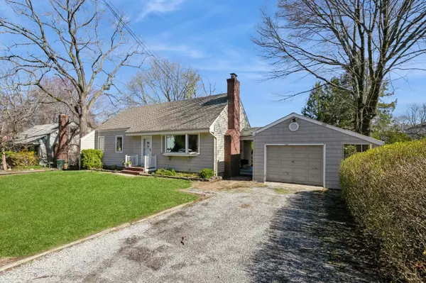 Northport, NY 11768,4 Vause ST