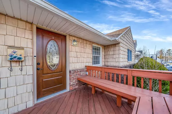 Syosset, NY 11791,12 Cheshire AVE