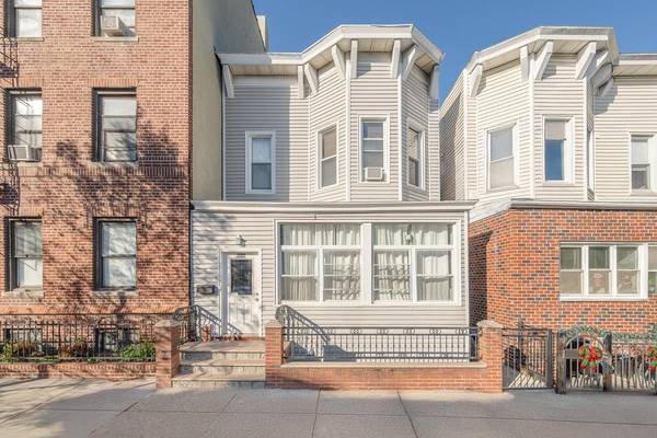 25-22 44th ST, Astoria, NY 11103