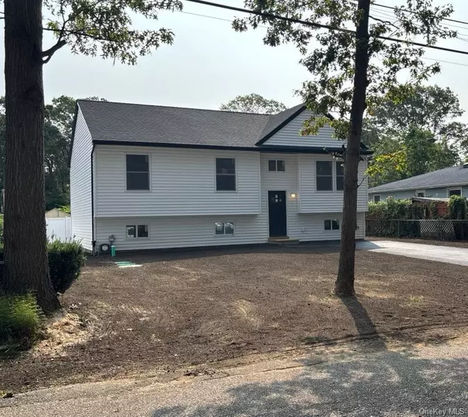 NC Stuyvesant AVE, Mastic, NY 11950