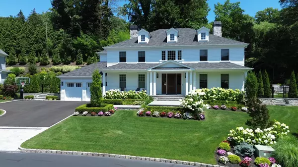 112 Plymouth Court, Manhasset, NY 11030