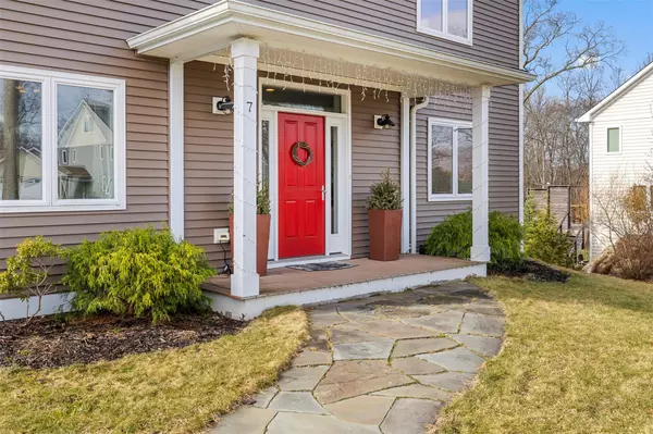 New Paltz, NY 12561,7 Taylor ST