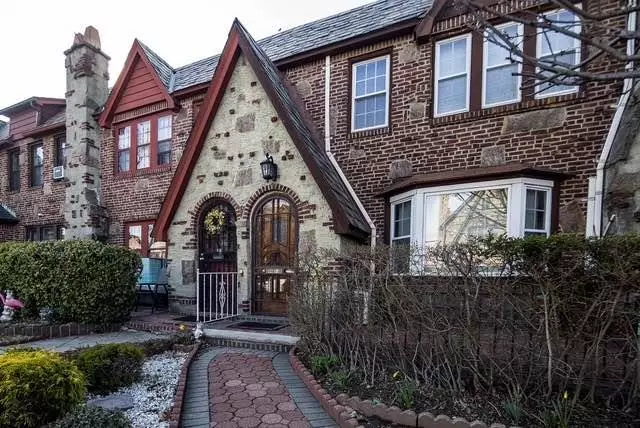 88-31 62 DR, Rego Park, NY 11374