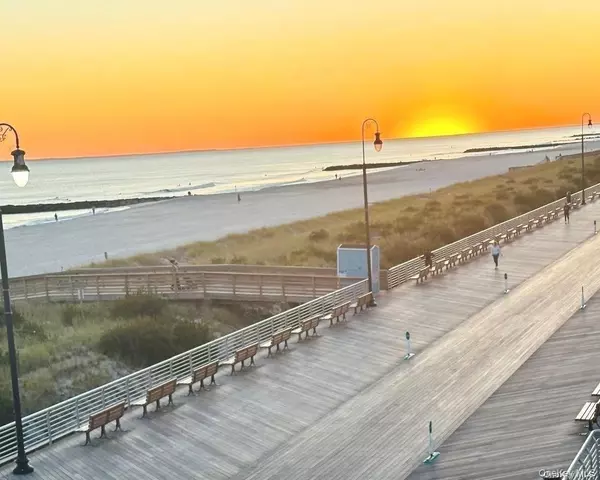 Long Beach, NY 11561,170 W Broadway #4E