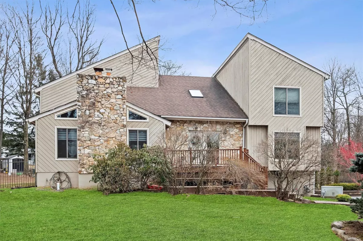 West Nyack, NY 10994,4 Tall Pines CT