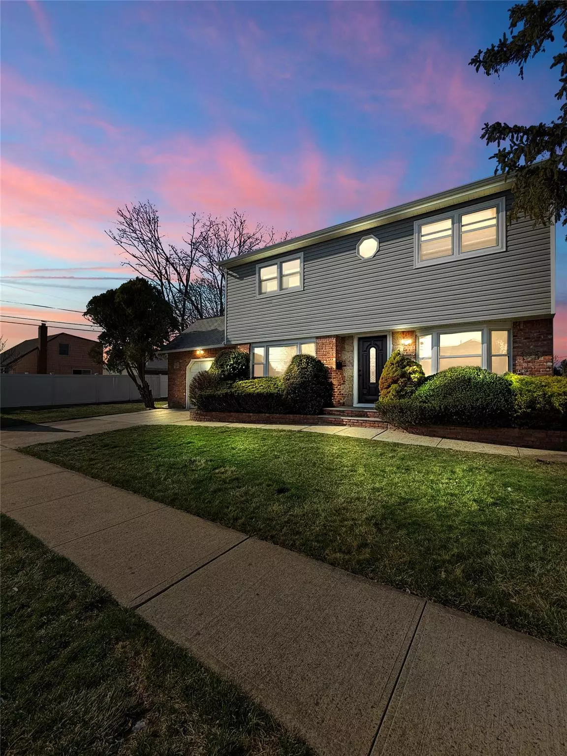 Hicksville, NY 11801,24 Fulton AVE