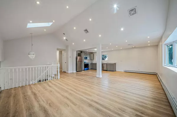 Westbury, NY 11590,623 Dartmouth ST